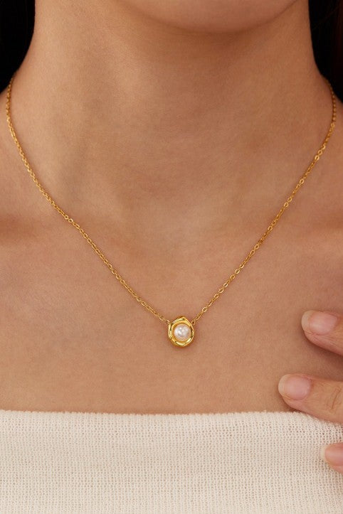 Lucky Pearl Gold Necklace