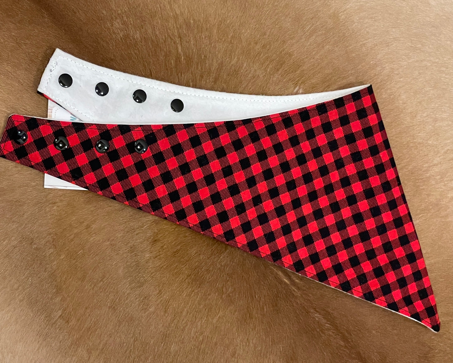 Bandana de cuadros de búfalo roja y negra