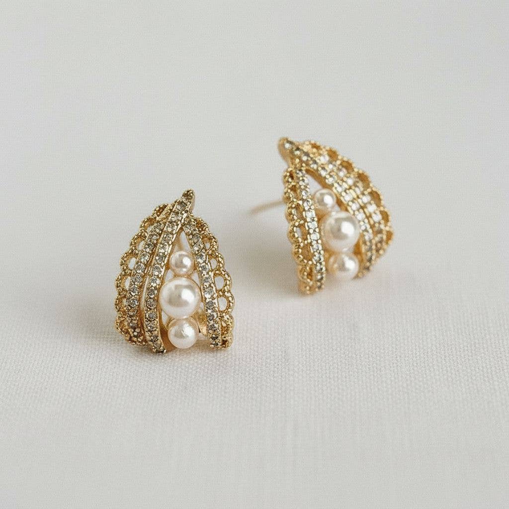 Palace Style Lace Pearl Stud Earrings